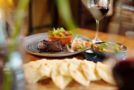 Vin rouge avec du poisson : est-ce vraiment possible ?