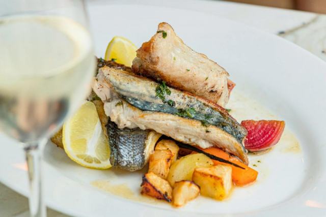 Vin rouge avec du poisson : quand l'accord fonctionne vraiment