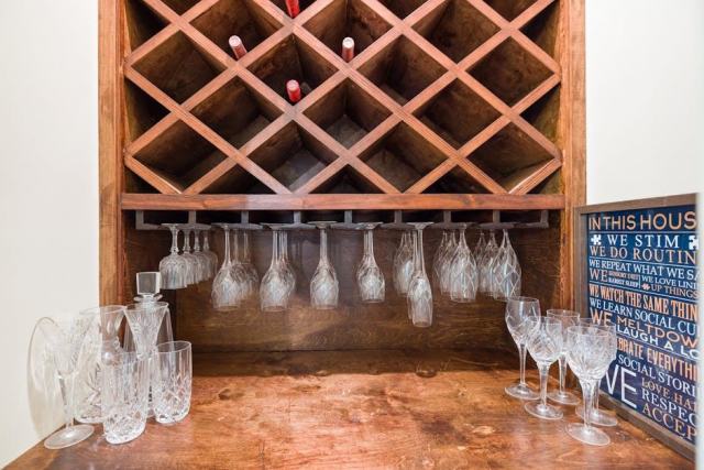 Rangement des verres à vin : comment protéger et organiser votre verrerie ?