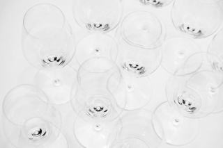 Laver ses verres à vin : le résidu qui tue la bulle